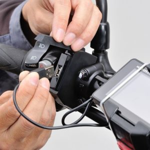 Alimentation USB type A DAYTONA Slim –  guidons Ø22,2/25,4